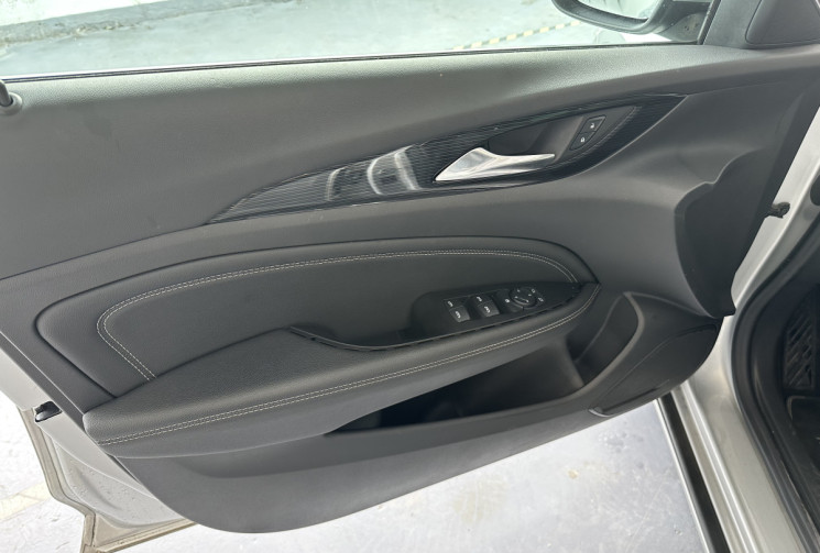 Opel INSIGNIA MARCHAND UNIQUEMENT BIEN LIRE SVP /Grand Sport 1.6D 136/CarPlay/Sièges cuir chauffants