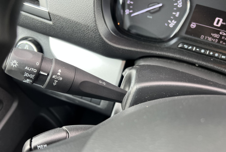 Peugeot TRAVELLER 2.0 BLUE HDI 145 / 8 PLACES / GRIP CONTROL / 2 PORTES LATERALES