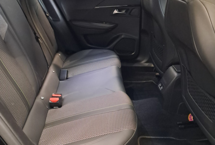Peugeot 2008  GT 130 PureTech SS EAT8 / 2ÈME MAIN / CAMÉRA DE RECUL / ENTRETIEN SUIVI