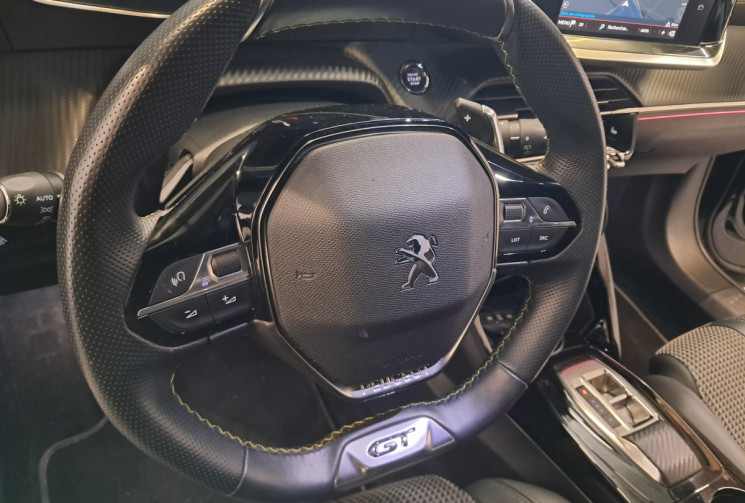 Peugeot 2008  GT 130 PureTech SS EAT8 / 2ÈME MAIN / CAMÉRA DE RECUL / ENTRETIEN SUIVI