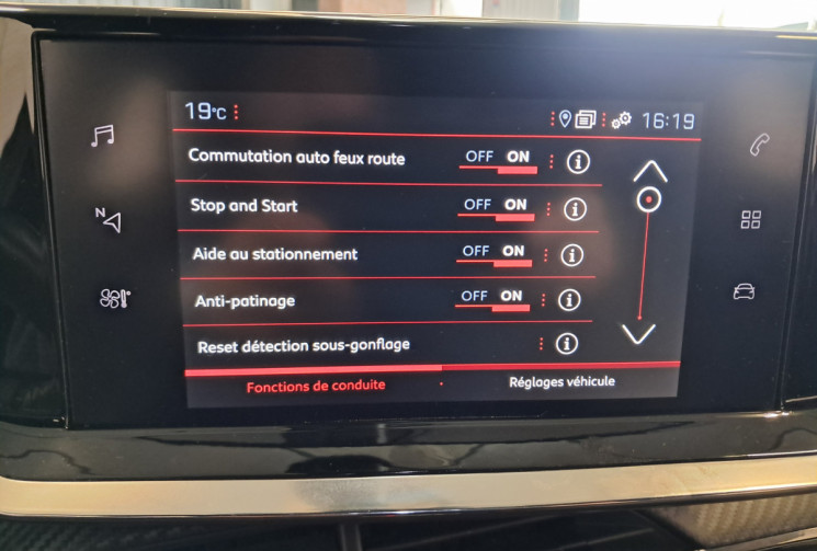 Peugeot 2008  GT 130 PureTech SS EAT8 / 2ÈME MAIN / CAMÉRA DE RECUL / ENTRETIEN SUIVI