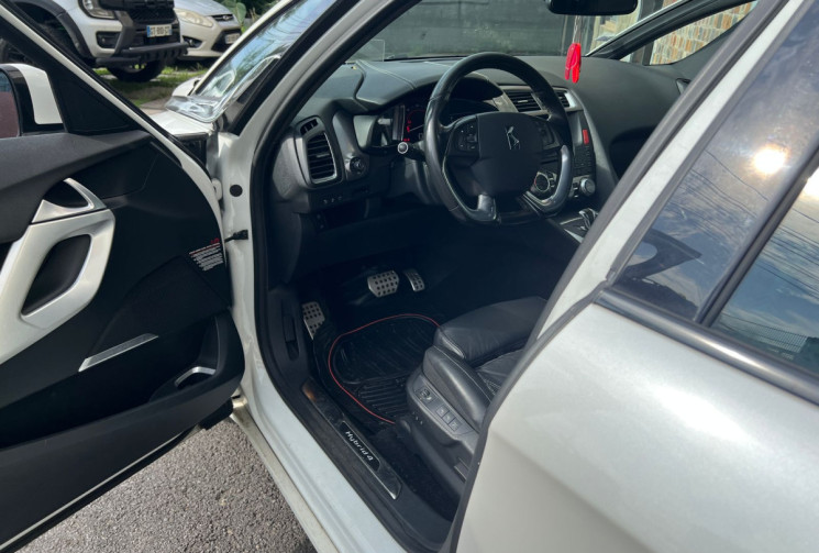 Citroën DS5  2.0 HDi FAP 200 Hybrid4 4x4 16V BMP6 S&S 163 cv