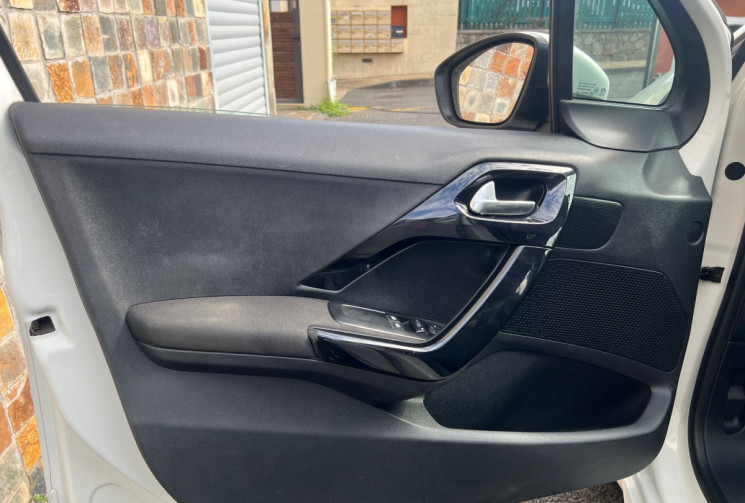 Peugeot 208  I 1.2 VTi 12V BMP5 S&S 82 cv