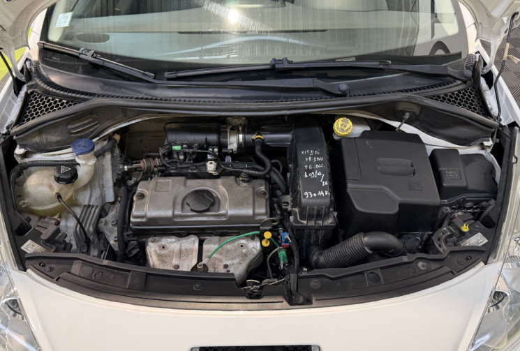 Peugeot 207 1,4i 75 ACCESS + Attelage + régulateur - Première main / Distri OK 