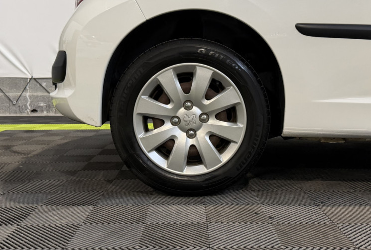 Peugeot 207 1,4i 75 ACCESS + Attelage + régulateur - Première main / Distri OK 