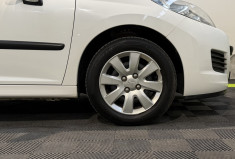 Peugeot 207 1,4i 75 ACCESS + Attelage + régulateur - Première main / Distri OK 