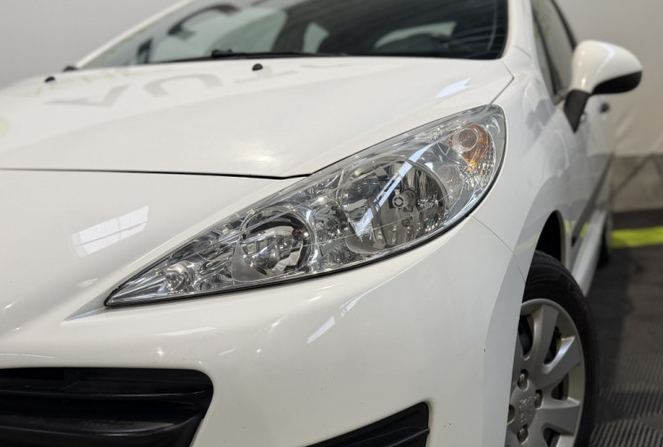 Peugeot 207 1,4i 75 ACCESS + Attelage + régulateur - Première main / Distri OK 