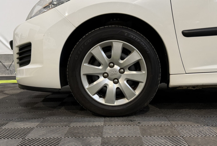 Peugeot 207 1,4i 75 ACCESS + Attelage + régulateur - Première main / Distri OK 