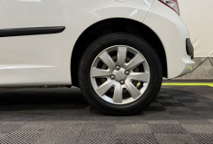 Peugeot 207 1,4i 75 ACCESS + Attelage + régulateur - Première main / Distri OK 
