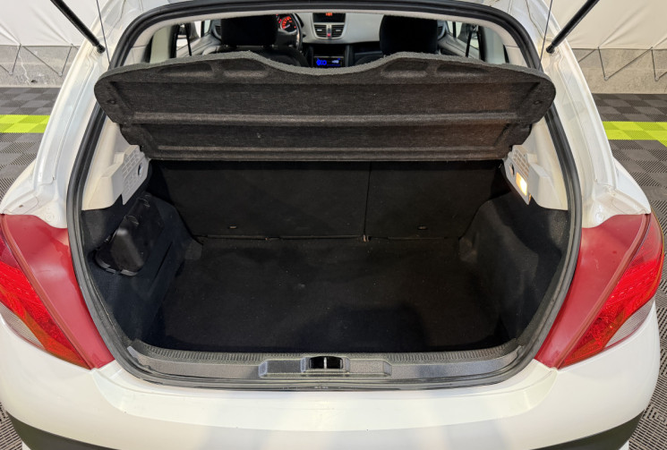 Peugeot 207 1,4i 75 ACCESS + Attelage + régulateur - Première main / Distri OK 