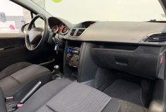 Peugeot 207 1,4i 75 ACCESS + Attelage + régulateur - Première main / Distri OK 