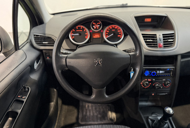 Peugeot 207 1,4i 75 ACCESS + Attelage + régulateur - Première main / Distri OK 