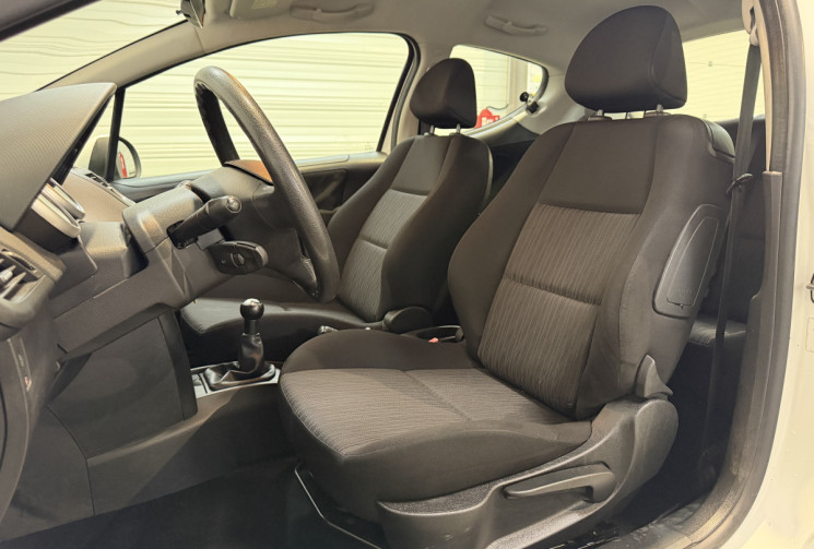 Peugeot 207 1,4i 75 ACCESS + Attelage + régulateur - Première main / Distri OK 