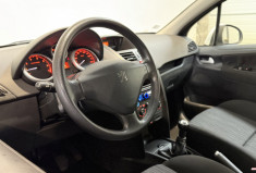 Peugeot 207 1,4i 75 ACCESS + Attelage + régulateur - Première main / Distri OK 