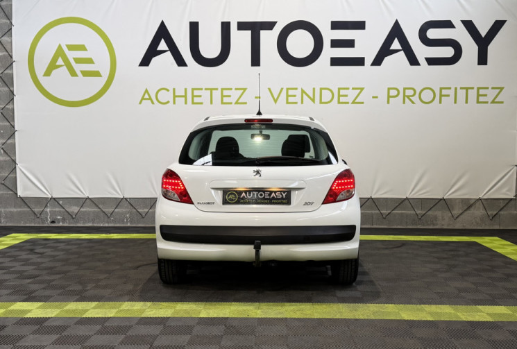 Peugeot 207 1,4i 75 ACCESS + Attelage + régulateur - Première main / Distri OK 