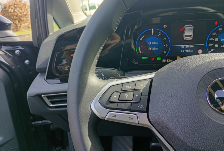 Volkswagen Golf  VIII 1.4 HYBRID RECHARGEABLE 204 ch DSG6 Style / Attelage / Toit Ouvrant