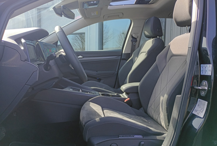 Volkswagen Golf  VIII 1.4 HYBRID RECHARGEABLE 204 ch DSG6 Style / Attelage / Toit Ouvrant