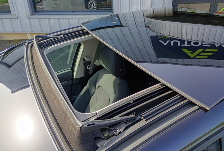 Volkswagen Golf  VIII 1.4 HYBRID RECHARGEABLE 204 ch DSG6 Style / Attelage / Toit Ouvrant