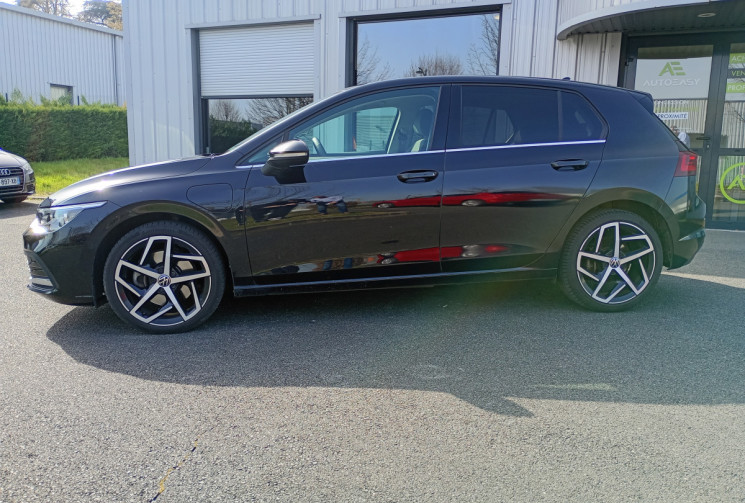 Volkswagen Golf  VIII 1.4 HYBRID RECHARGEABLE 204 ch DSG6 Style / Attelage / Toit Ouvrant