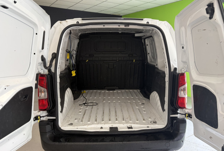 Peugeot Partner 1.2 110CV 1000KG CHARGE DISTRI FAITE ENTRETIEN COMPLET PEUGEOT