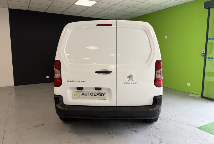 Peugeot Partner 1.2 110CV 1000KG CHARGE DISTRI FAITE ENTRETIEN COMPLET PEUGEOT