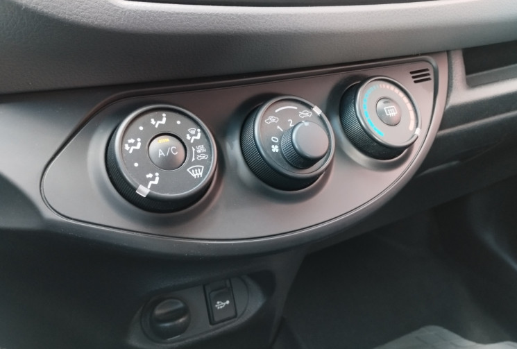 Toyota Yaris 1.4 D4-D 90 Dynamic 5 portes BVM6 / Attelage 