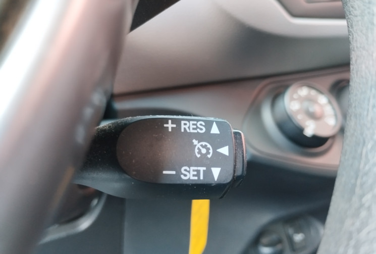 Toyota Yaris 1.4 D4-D 90 Dynamic 5 portes BVM6 / Attelage 