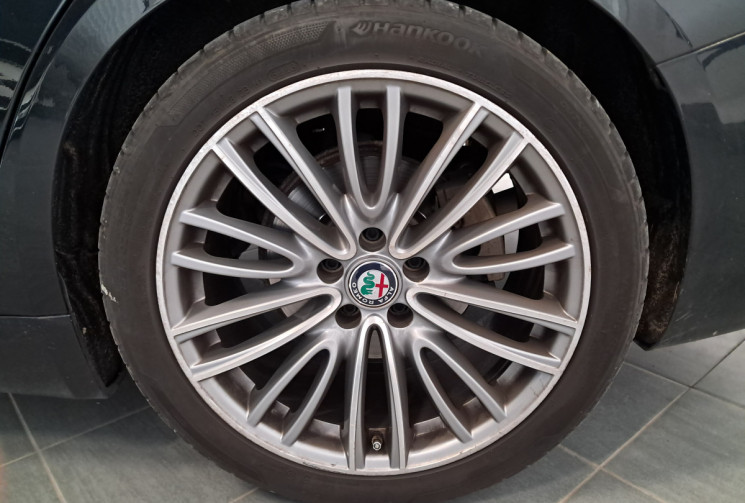 Alfa Romeo Giulia 2.0 TB 200ch Lusso AT8 - TOUTES OPTIONS - ENTRETIEN SUIVI -