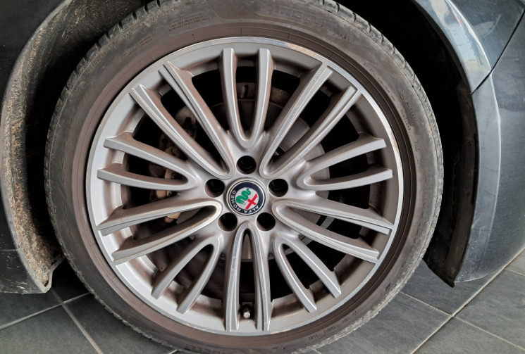 Alfa Romeo Giulia 2.0 TB 200ch Lusso AT8 - TOUTES OPTIONS - ENTRETIEN SUIVI -