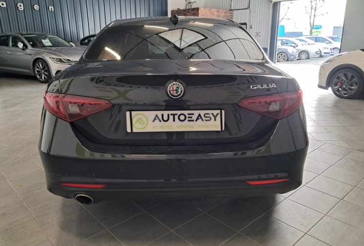 Alfa Romeo Giulia 2.0 TB 200ch Lusso AT8 - TOUTES OPTIONS - ENTRETIEN SUIVI -