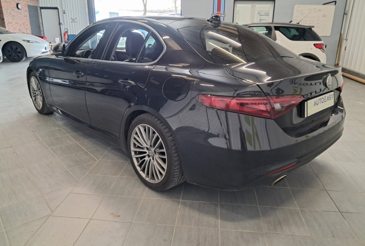 Alfa Romeo Giulia 2.0 TB 200ch Lusso AT8 - TOUTES OPTIONS - ENTRETIEN SUIVI -