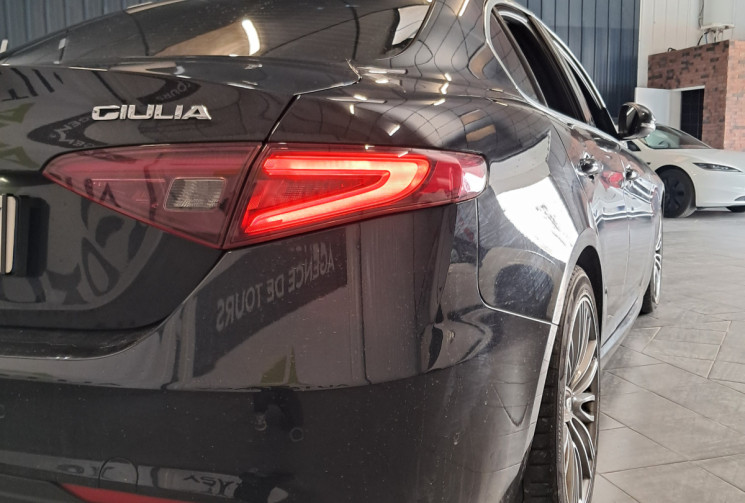 Alfa Romeo Giulia 2.0 TB 200ch Lusso AT8 - TOUTES OPTIONS - ENTRETIEN SUIVI -