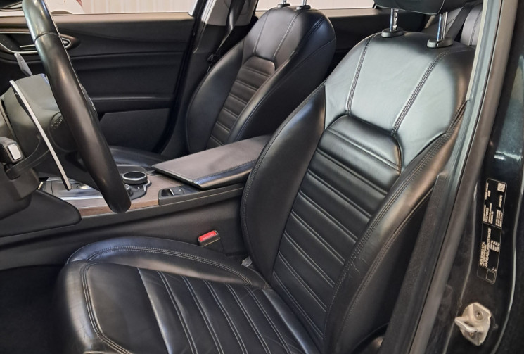 Alfa Romeo Giulia 2.0 TB 200ch Lusso AT8 - TOUTES OPTIONS - ENTRETIEN SUIVI -