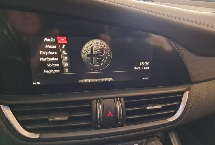 Alfa Romeo Giulia 2.0 TB 200ch Lusso AT8 - TOUTES OPTIONS - ENTRETIEN SUIVI -