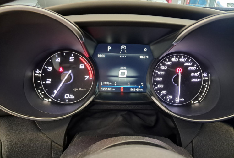 Alfa Romeo Giulia 2.0 TB 200ch Lusso AT8 - TOUTES OPTIONS - ENTRETIEN SUIVI -