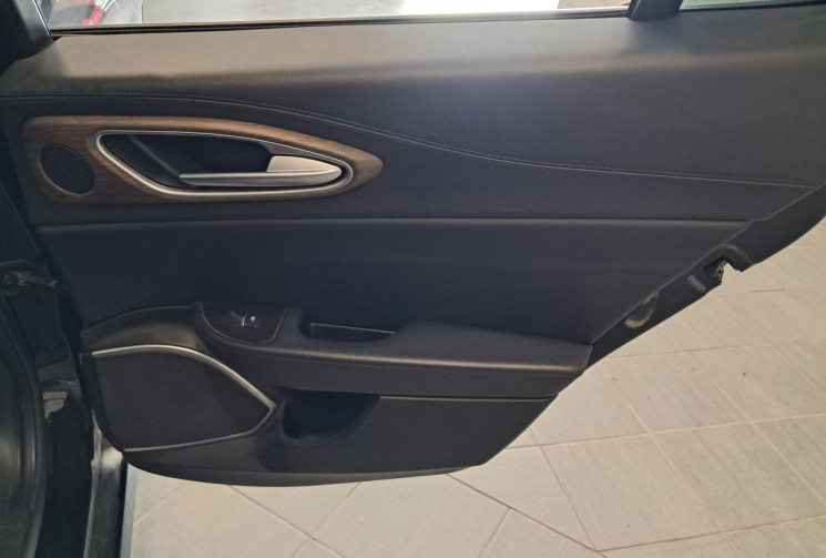 Alfa Romeo Giulia 2.0 TB 200ch Lusso AT8 - TOUTES OPTIONS - ENTRETIEN SUIVI -