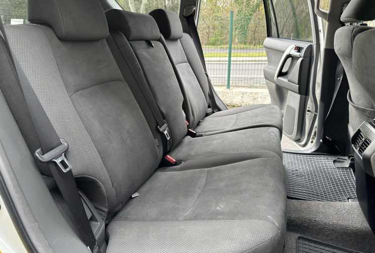 Toyota Land Cruiser 60Th 3.0 D-4D 190 Légende Prado / Attelage / Entretien Toyota (KDJ 150)