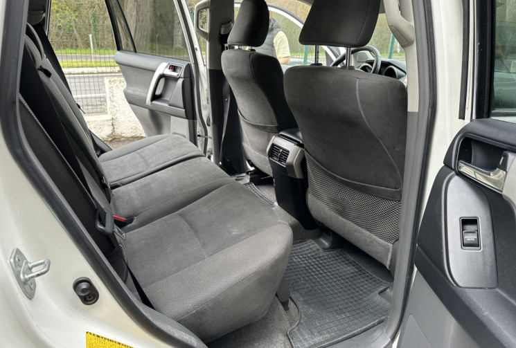 Toyota Land Cruiser 60Th 3.0 D-4D 190 Légende Prado / Attelage / Entretien Toyota (KDJ 150)