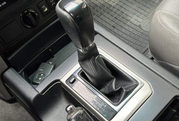 Toyota Land Cruiser 60Th 3.0 D-4D 190 Légende Prado / Attelage / Entretien Toyota (KDJ 150)