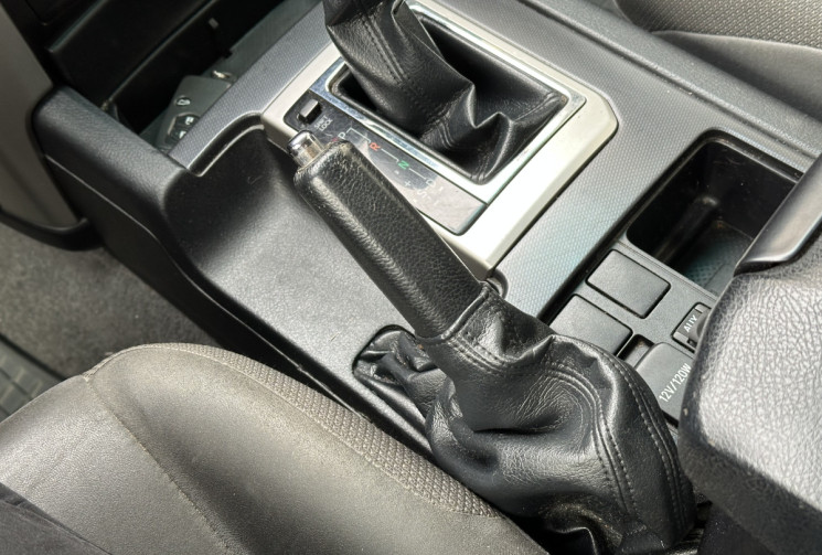 Toyota Land Cruiser 60Th 3.0 D-4D 190 Légende Prado / Attelage / Entretien Toyota (KDJ 150)