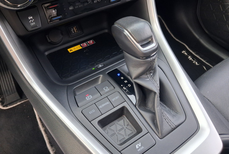 Toyota RAV4 2.5 HYBRIDE 218 2WD LOUNGE