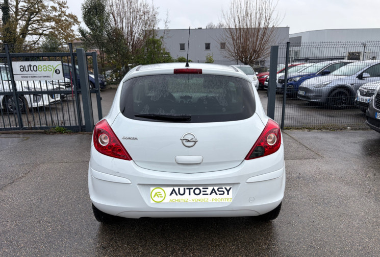 Opel Corsa D / 1.2 / 86 CH / GRAPHITE