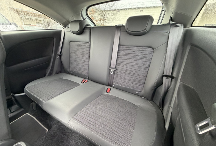 Opel Corsa D / 1.2 / 86 CH / GRAPHITE