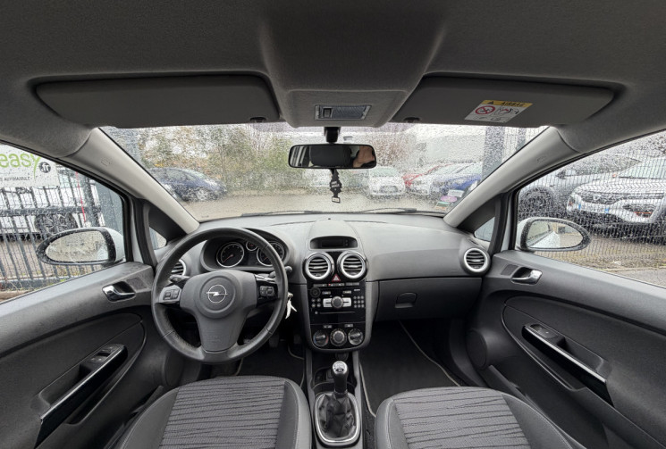 Opel Corsa D / 1.2 / 86 CH / GRAPHITE