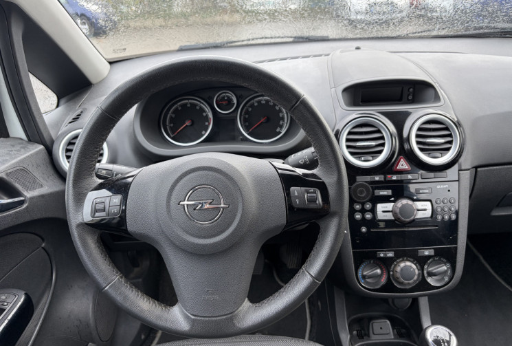 Opel Corsa D / 1.2 / 86 CH / GRAPHITE