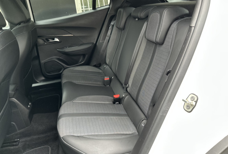 Peugeot 2008 ALLURE 1.5 HDI 130 EAT8 / Carplay / Cockpit 3D / Camera / FULL Entretien  