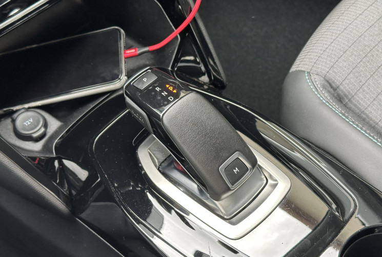 Peugeot 2008 ALLURE 1.5 HDI 130 EAT8 / Carplay / Cockpit 3D / Camera / FULL Entretien  