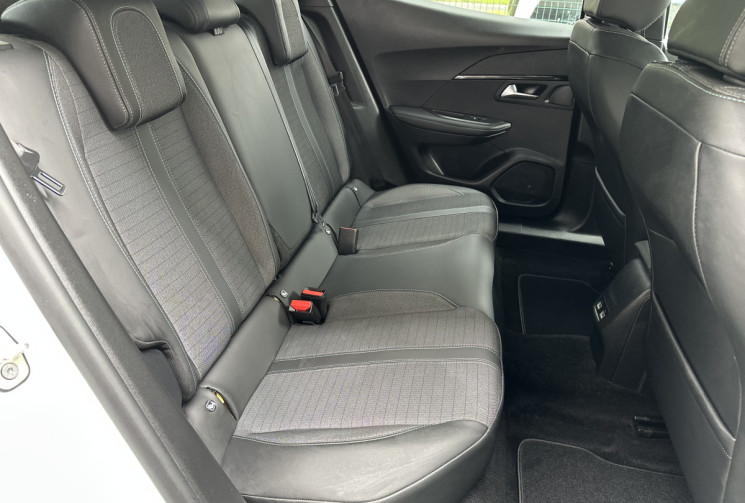 Peugeot 2008 ALLURE 1.5 HDI 130 EAT8 / Carplay / Cockpit 3D / Camera / FULL Entretien  