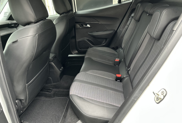 Peugeot 2008 ALLURE 1.5 HDI 130 EAT8 / Carplay / Cockpit 3D / Camera / FULL Entretien  