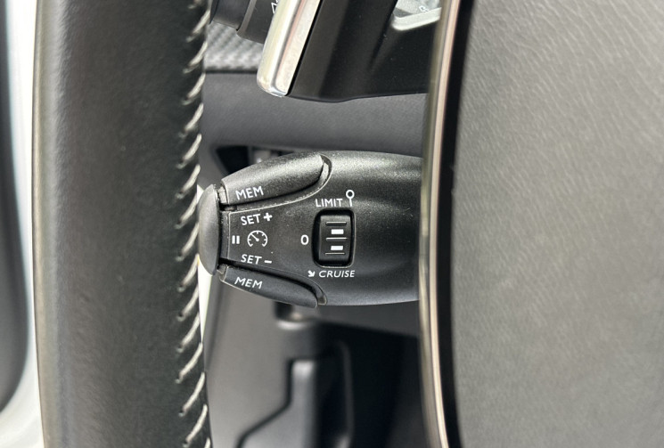 Peugeot 2008 ALLURE 1.5 HDI 130 EAT8 / Carplay / Cockpit 3D / Camera / FULL Entretien  